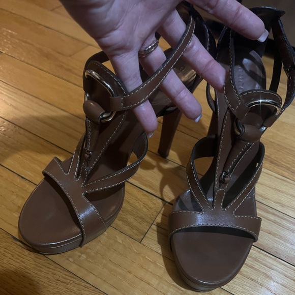 Gucci Horsebit Accent Brown Leather T-Strap Heeled Sandals - Picture 6 of 14